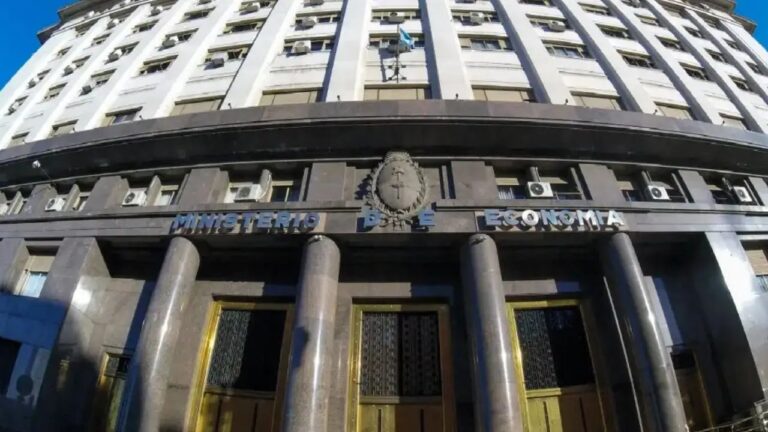 La deuda pública subió en abril por diferencias de cambio y cobertura para futuros vencimientos