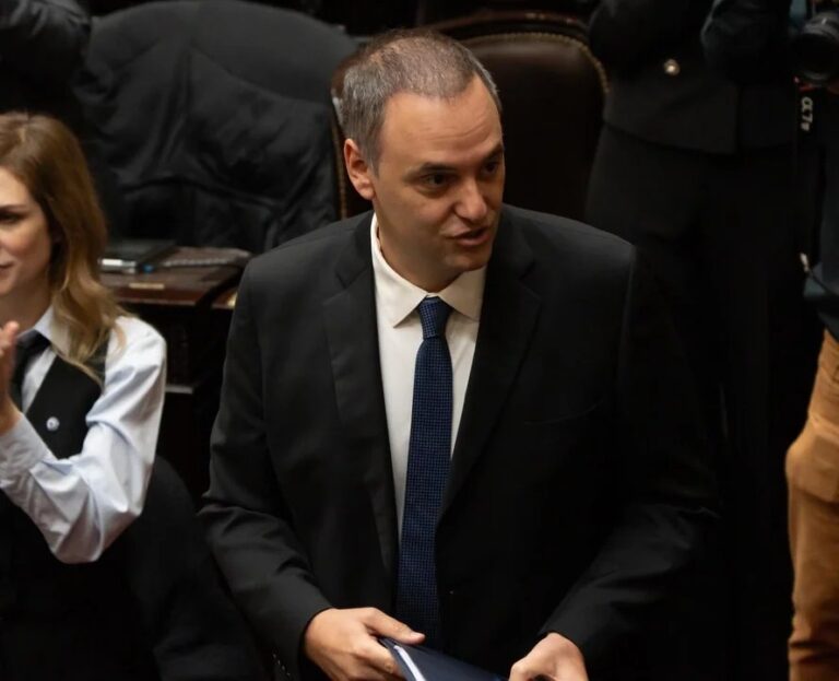 Quiénes podrían reemplazar a Adorni si deja el Gobierno