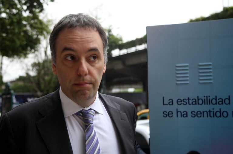 Si Adorni deja de ser Jefe de Gabinete, ¿que pasará con su puesto en YPF?