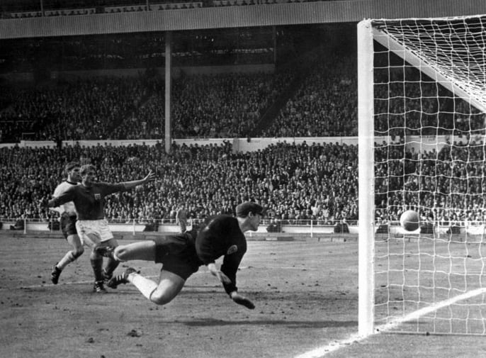 El Gol Fantasma: La Controvertida Decisión que Marcó la Historia del Fútbol