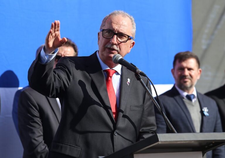 Crisis en Misiones: Passalacqua consolida apoyo de intendentes y Rovira enfrenta ola de desafiliaciones