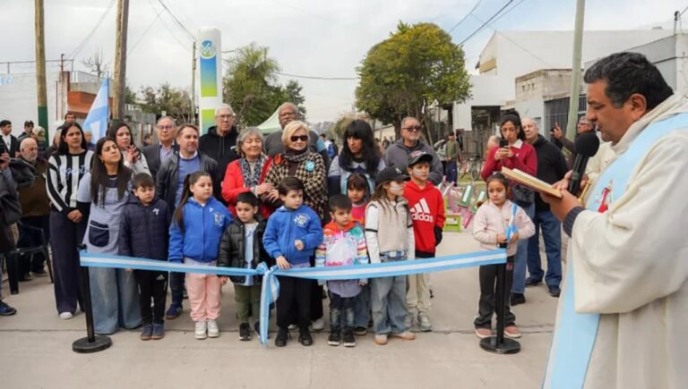 Descalzo inauguró obras en un festejo y expuso deudas urbanas en Ituzaingó