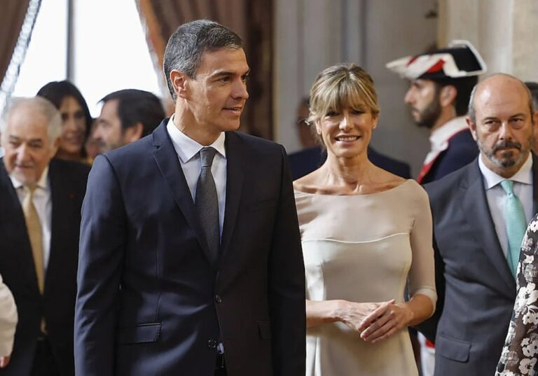 Confirman juicio por corrupción a la esposa de Pedro Sánchez