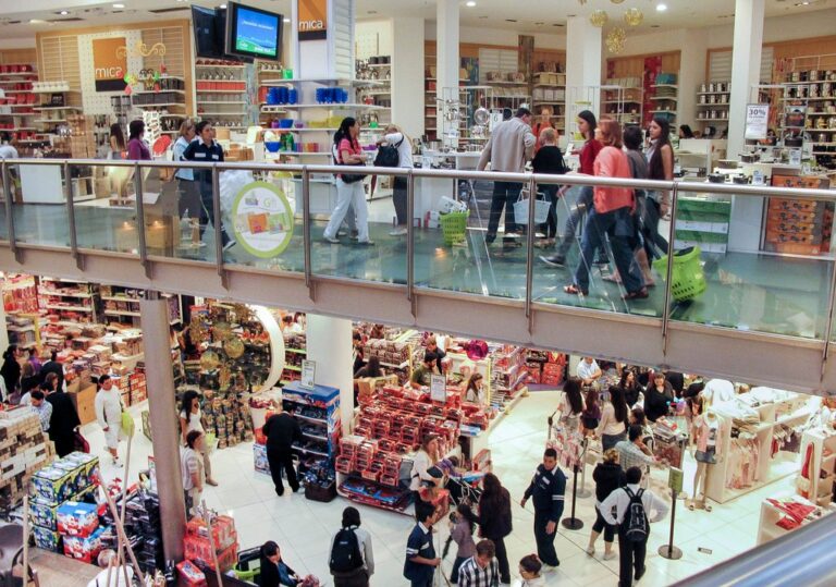 La confianza del consumidor se desplomó más de 12% en julio