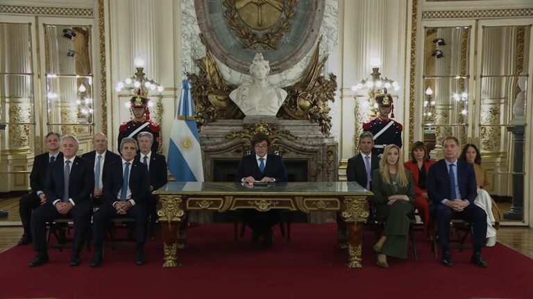 Milei Presenta Reformas Estructurales para Transformar la Economía Argentina