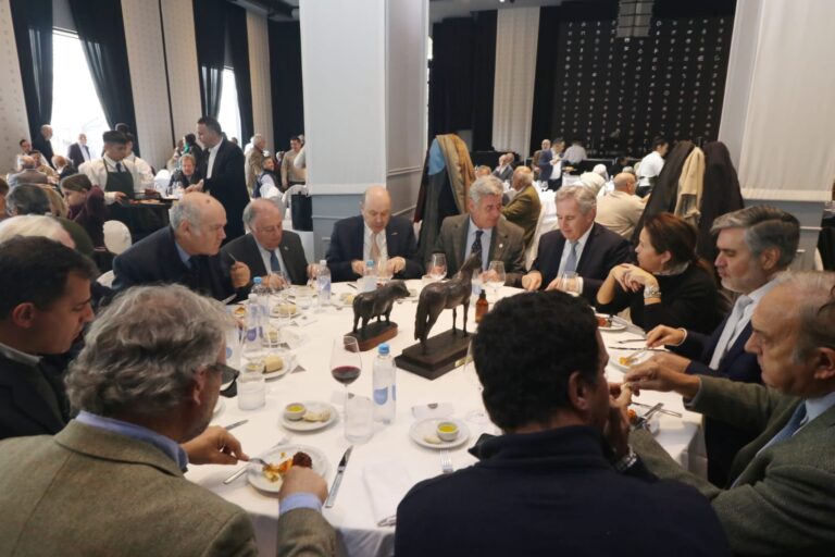 Estuvieron Sturzenegger y Quirno: el posible cambio en el financiamiento del instituto que promociona la carne se coló en un selecto almuerzo en la Rural