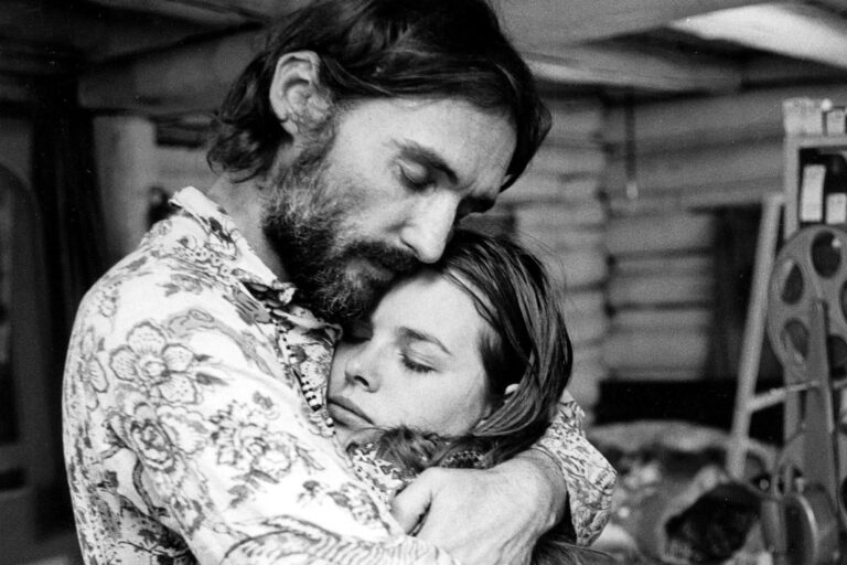 El Matrimonio Relámpago de Dennis Hopper y Michelle Phillips: Una Historia de Amor y Caos
