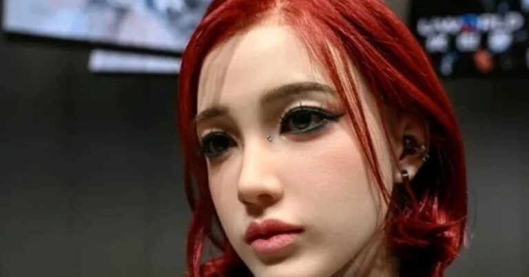 China Lanza U1: El Robot Humanoide que Combate la Soledad