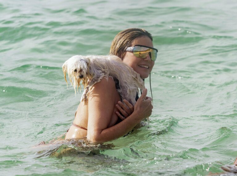 Heidi Klum deslumbra en la playa mientras Brooklyn Beckham enfrenta una sorprendente coincidencia familiar