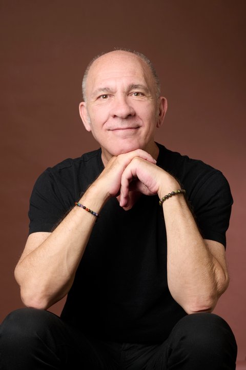Darío Grandinetti: El Teatro como Espacio de Resistencia ante la Cultura de la Crueldad