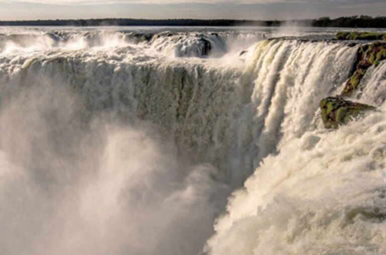 Cierre Temporal de la Garganta del Diablo por Crecidas del Río Iguazú