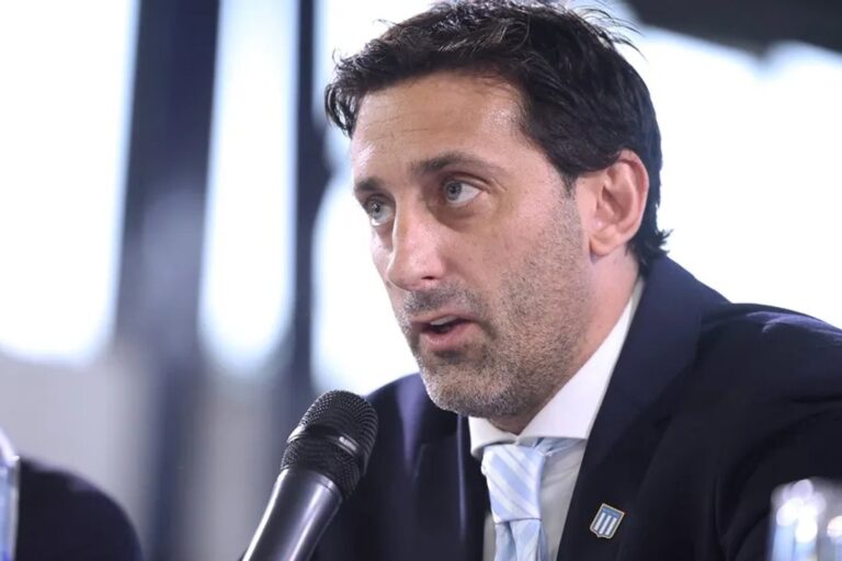 Hinchas de Racing estallan contra Diego Milito tras derrota ante Tigre