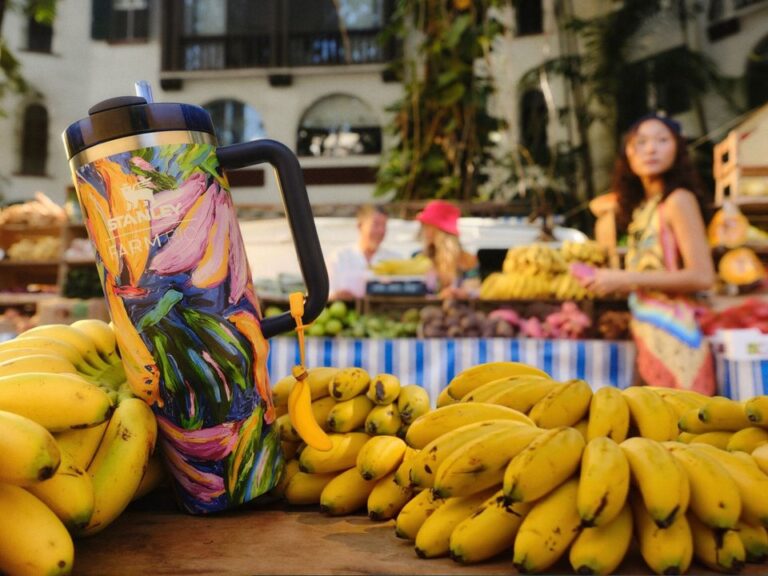 Celebración del Color: Stanley 1913 y FARM Rio Lanzan Colección Tropical