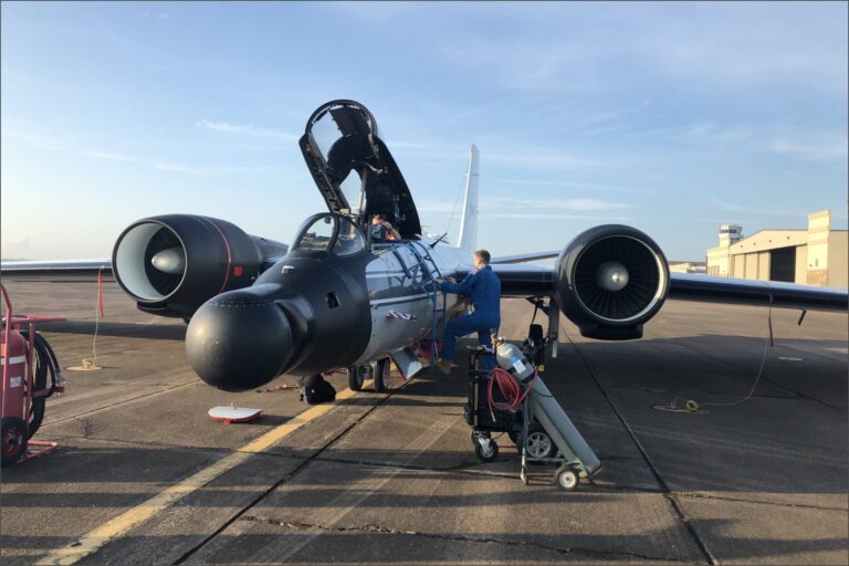 El avión de la NASA que seguirá al eclipse solar y capturará imágenes únicas del Sol