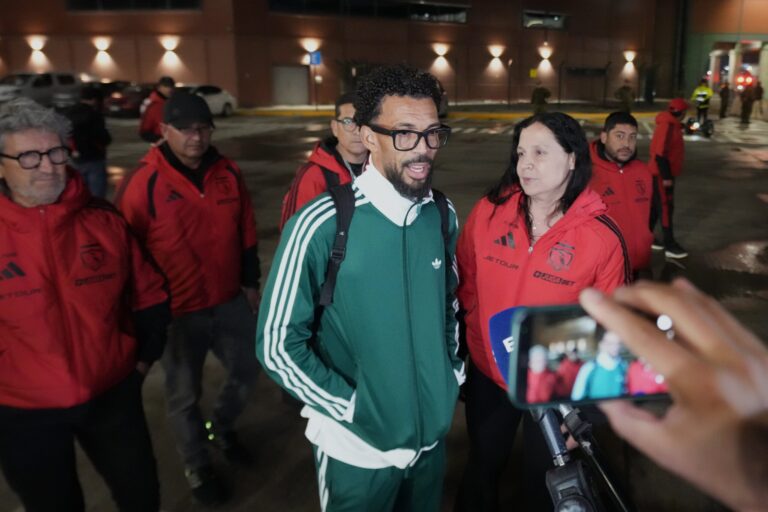 Vozinha finalmente se une a Colo Colo tras complicaciones en su fichaje