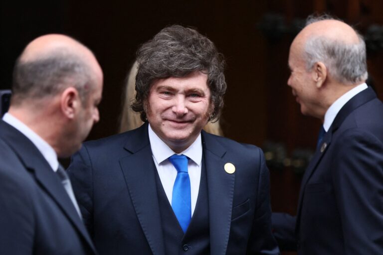 Milei Reconoce Aumento de Pobreza y Defiende su Política de Ajuste Económico