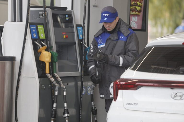 El Impacto del Precio del Combustible en el Presupuesto Familiar: Llenar el Tanque en Agosto de 2026