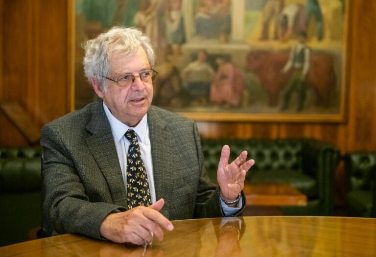 Rubinstein Critica el Presupuesto 2027 y Aboga por un Mayor Superávit