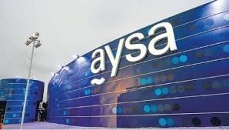 Dos consorcios compiten por el control de AySA en un proceso de privatización