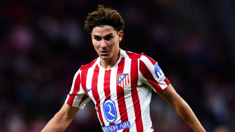 La Tensión Aumenta: Julián Álvarez Enfrenta Nuevos Silbidos en el Metropolitano
