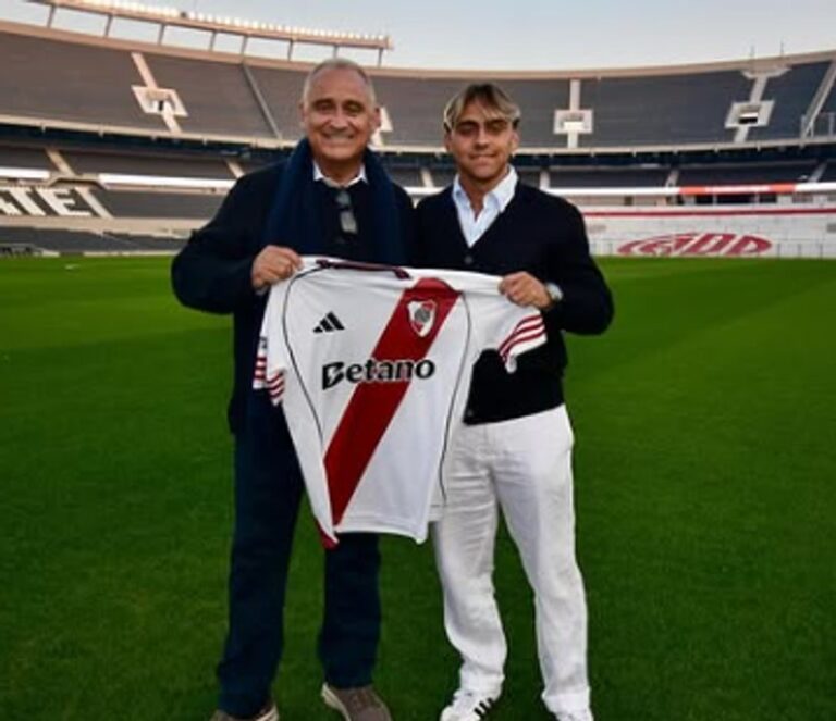 Álex Woiski critica la separación del plantel de River: «Decisión llamativa e incorrecta»
