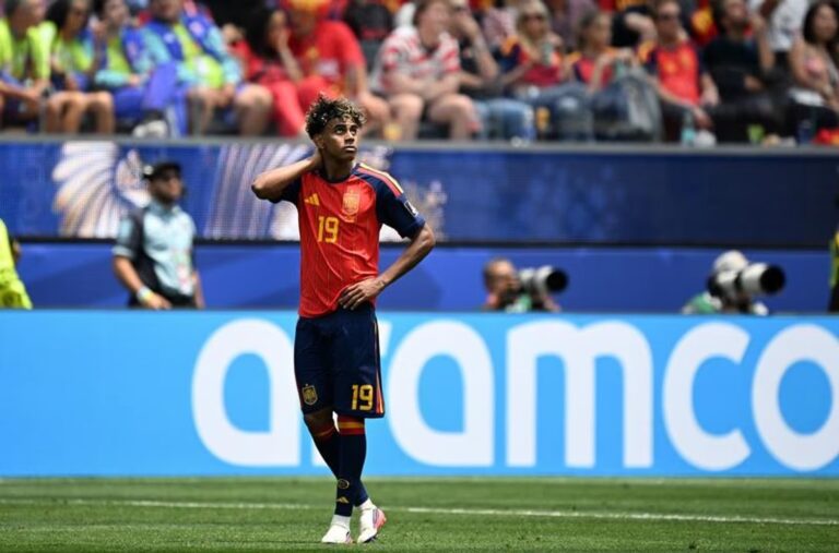 Lamine Yamal: «Nunca tan pronto se había ganado tanto en el fútbol»