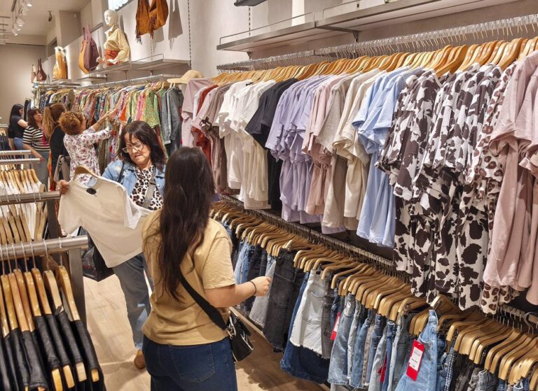 Las Ventas Minoristas Caen Nuevamente: El Impacto del Poder Adquisitivo