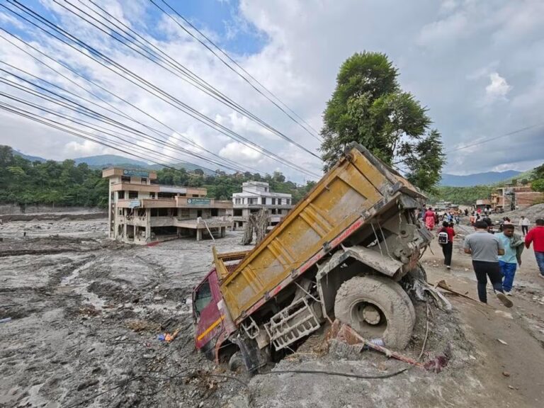 Calor Extremo en Nepal: Un Estudio Revela la Causa del Colapso Glaciar que Dejó Miles de Víctimas