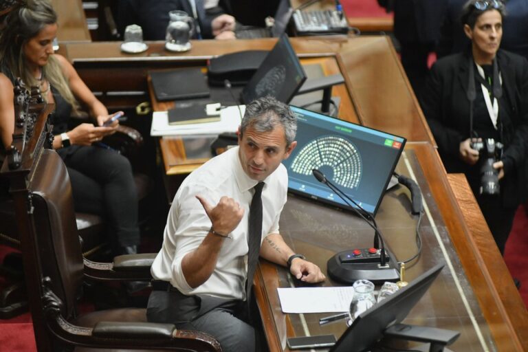 Diputados: El oficialismo enfrenta desafíos cruciales mientras la oposición toma la iniciativa