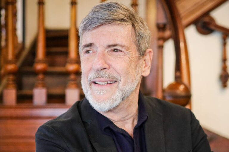 Carlos Mata actualiza su estado de salud tras cirugía de columna: “Evoluciono favorablemente”