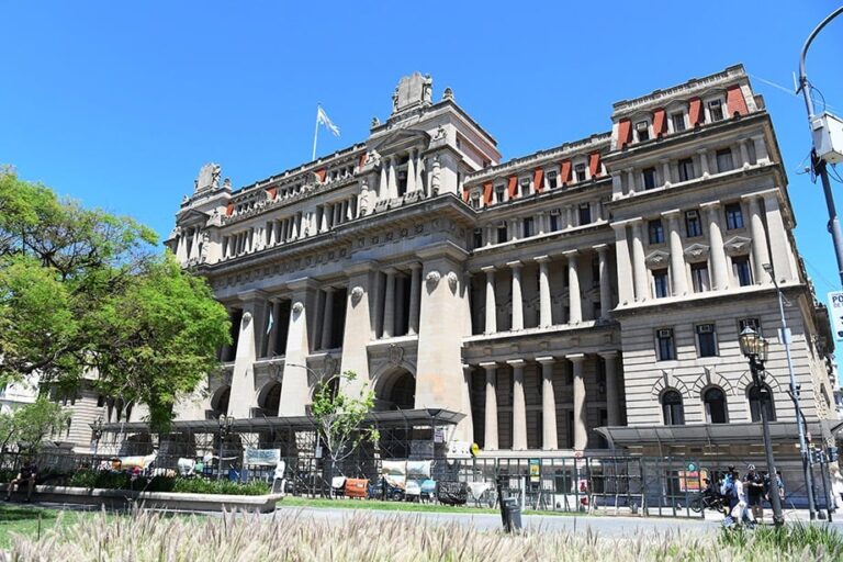 La Corte Suprema establece nuevas reglas sobre tasas municipales en favor del Banco Galicia