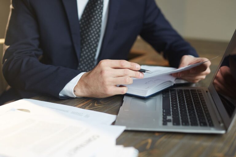 Descubre la Frase Clave para Resumir Contratos con Inteligencia Artificial