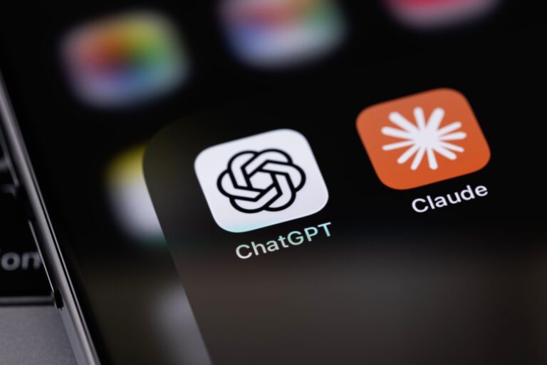 Caída masiva de servicios de inteligencia artificial: ChatGPT, Claude y Grok enfrentan problemas técnicos