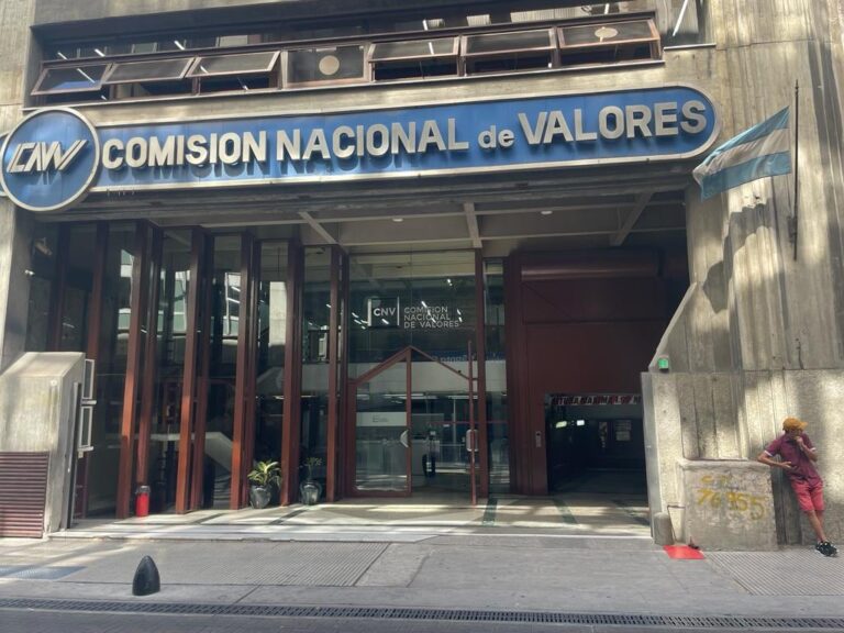 La CNV elimina el cheque como medio de pago para frenar la caída de recaudación