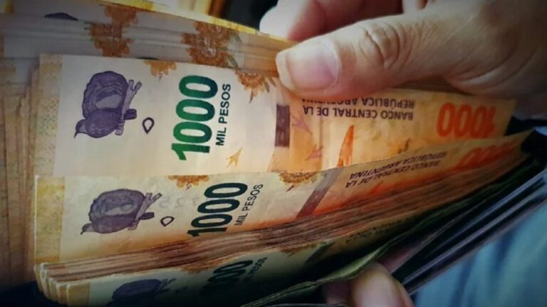 El Nuevo Salario Mínimo en Argentina: Aumentos Mensuales hasta Abril de 2027
